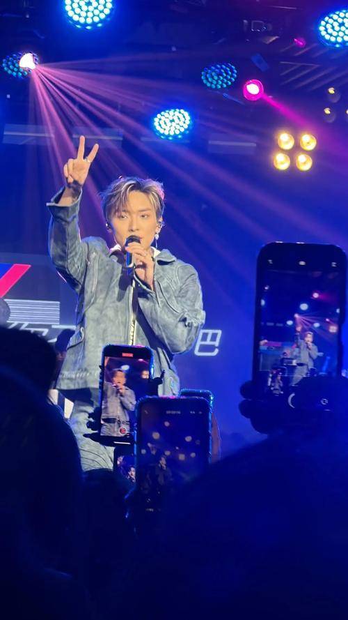 《明日之子》选手郑润泽恋情公开,震撼饭圈,粉丝反应两极化!