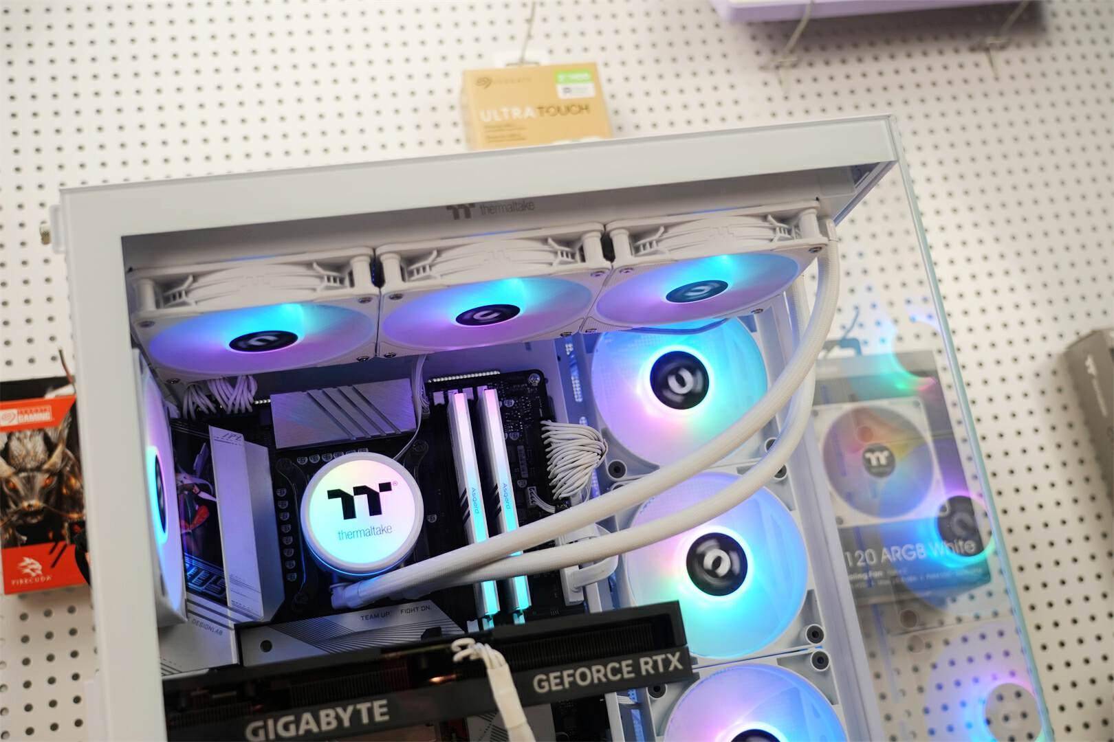 技嘉硬件赋能开学季，为学子们的未来插上科技的翅膀！