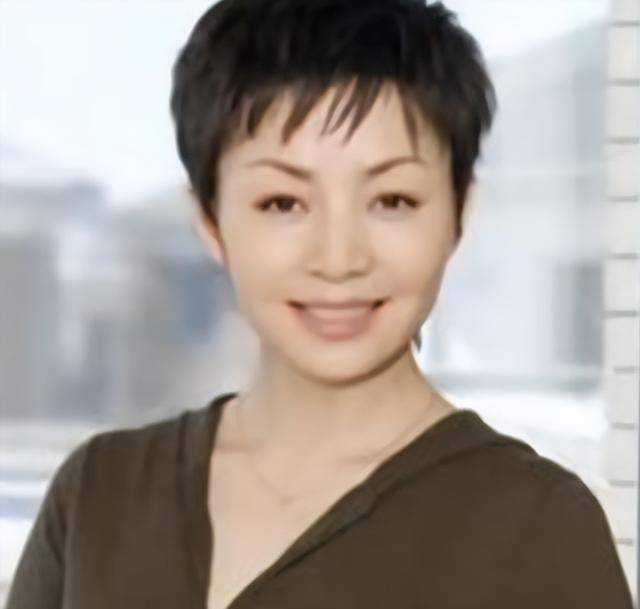 63岁依旧风生水起的宋丹丹,终是成了英达高攀不起的人_姜妍_袁刚_男友