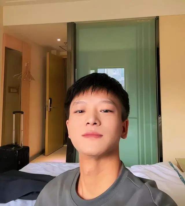 34岁湖北宜昌青年邹诚俊去世!身患罕见病,曾在出租屋内默默等死