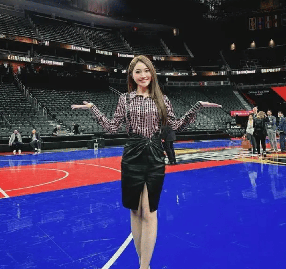 nba美女记者孟超图片