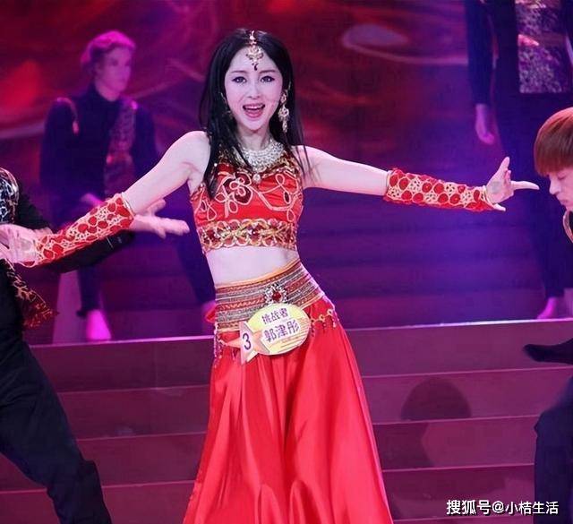 28岁从星光大道成名,却抢"了别人丈夫,现在沦为了家庭主妇_郭津彤