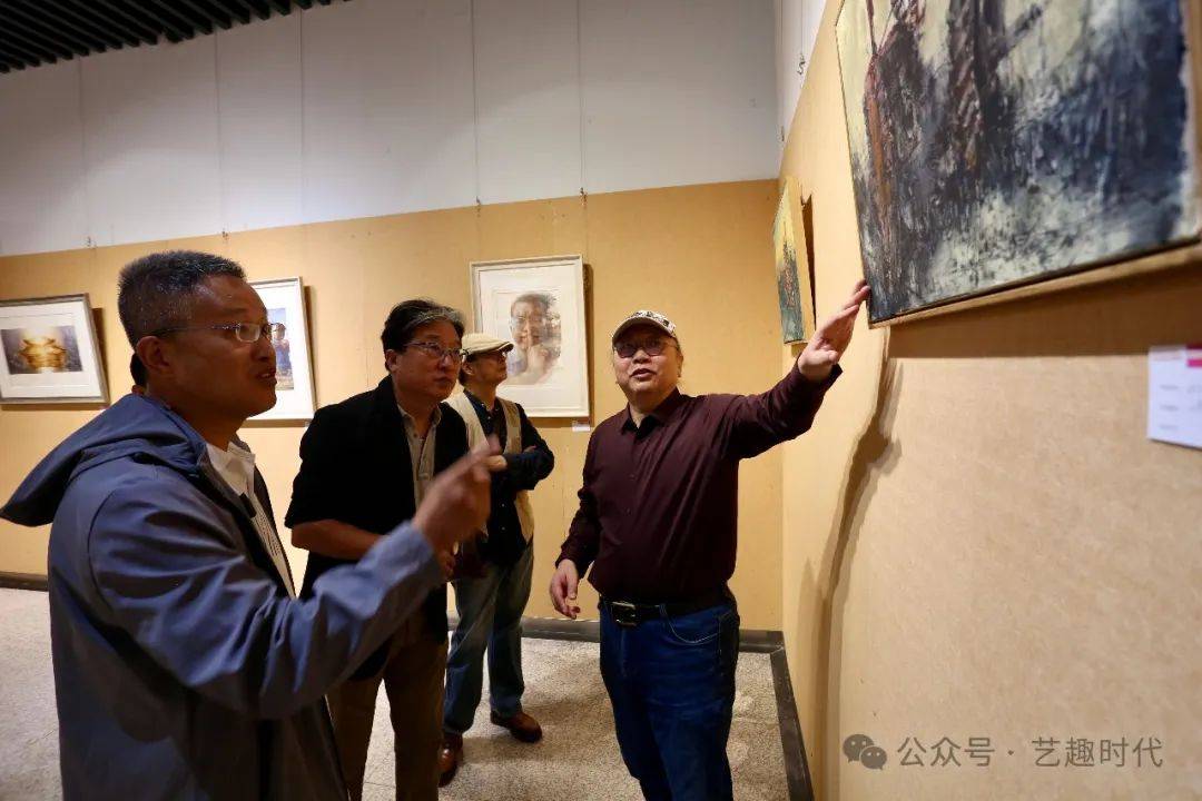 协会水彩画专委会会长朱志刚致辞天津美术学院教授姜中立致辞当天下午