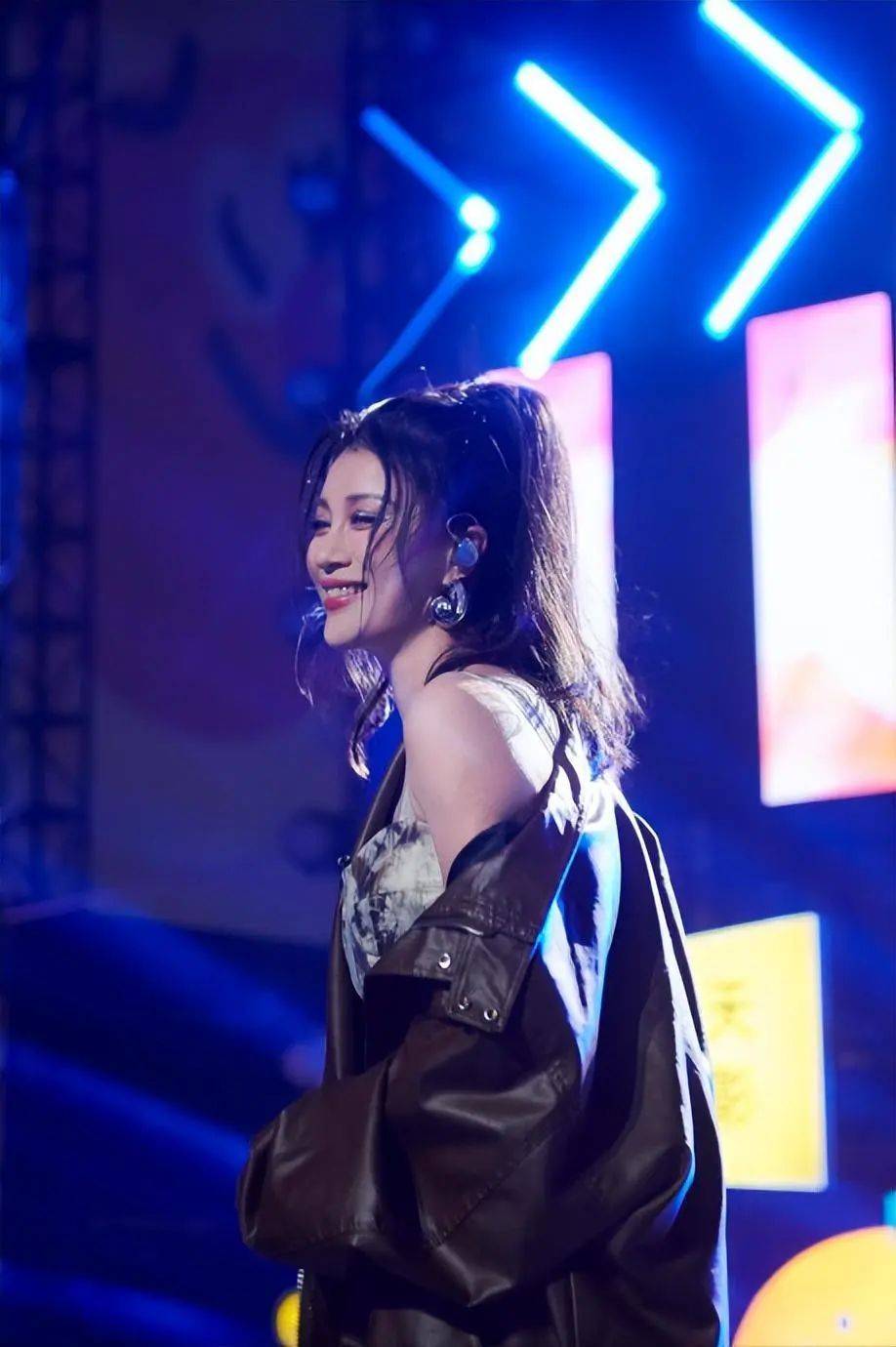 pb-李嘉格:以歌为马,以时尚为鞭,带着新时代的酷飒与不羁!