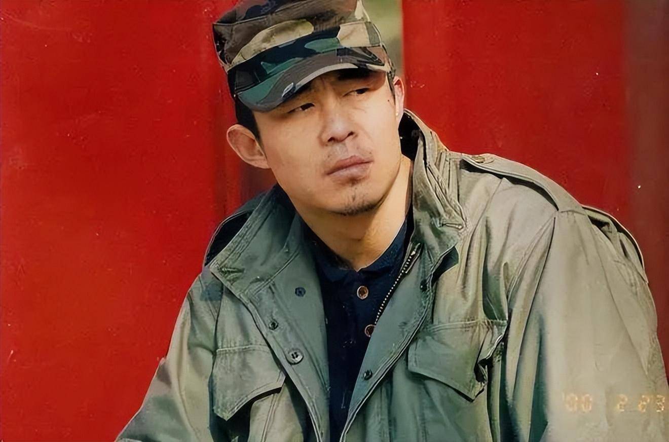 但父母的希望注定落空,侯勇是一个不省心的孩子.他们希望侯勇以后能