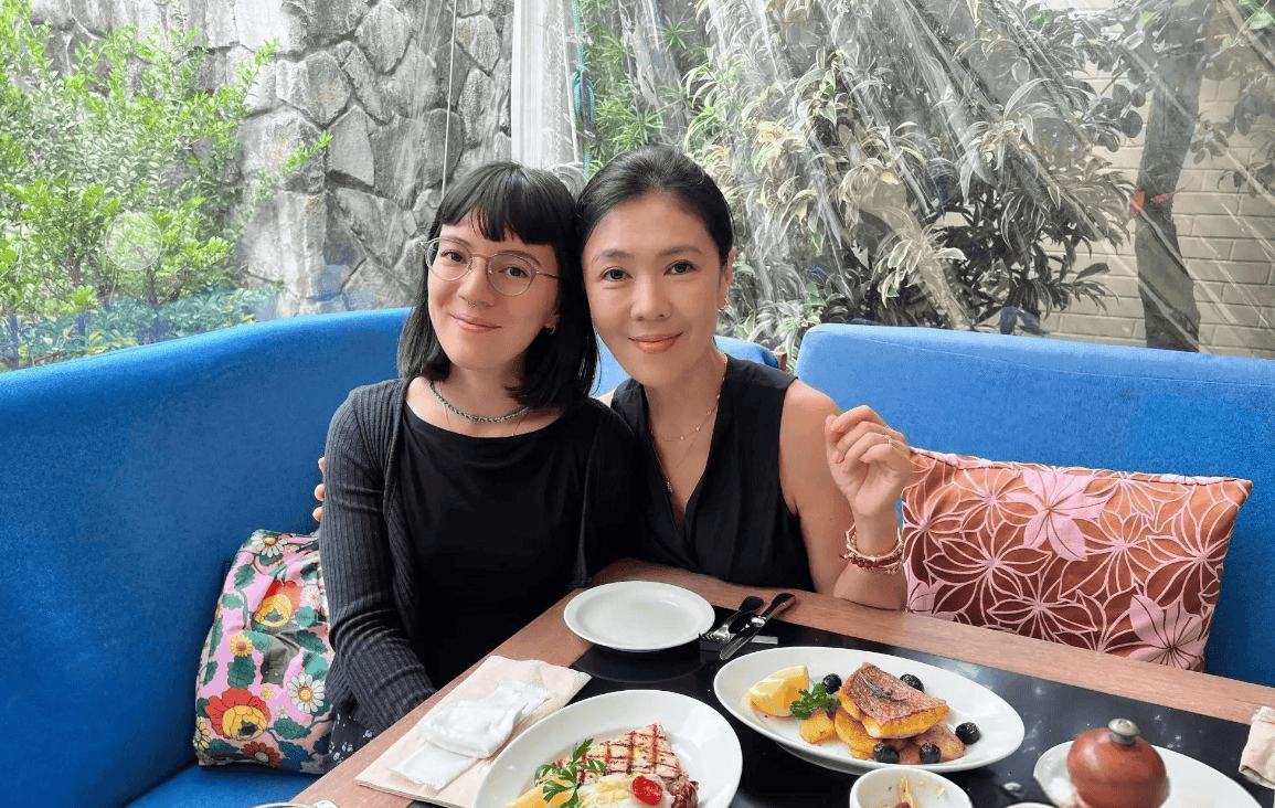 苏芒庆祝女儿苏心遥硕士毕业,学霸母女早稻田同框,引发网友关注