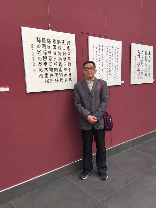 神舟频飞映碧空,航母巡洋镇海疆.今朝赓续复兴志,锦绣华夏万年长.