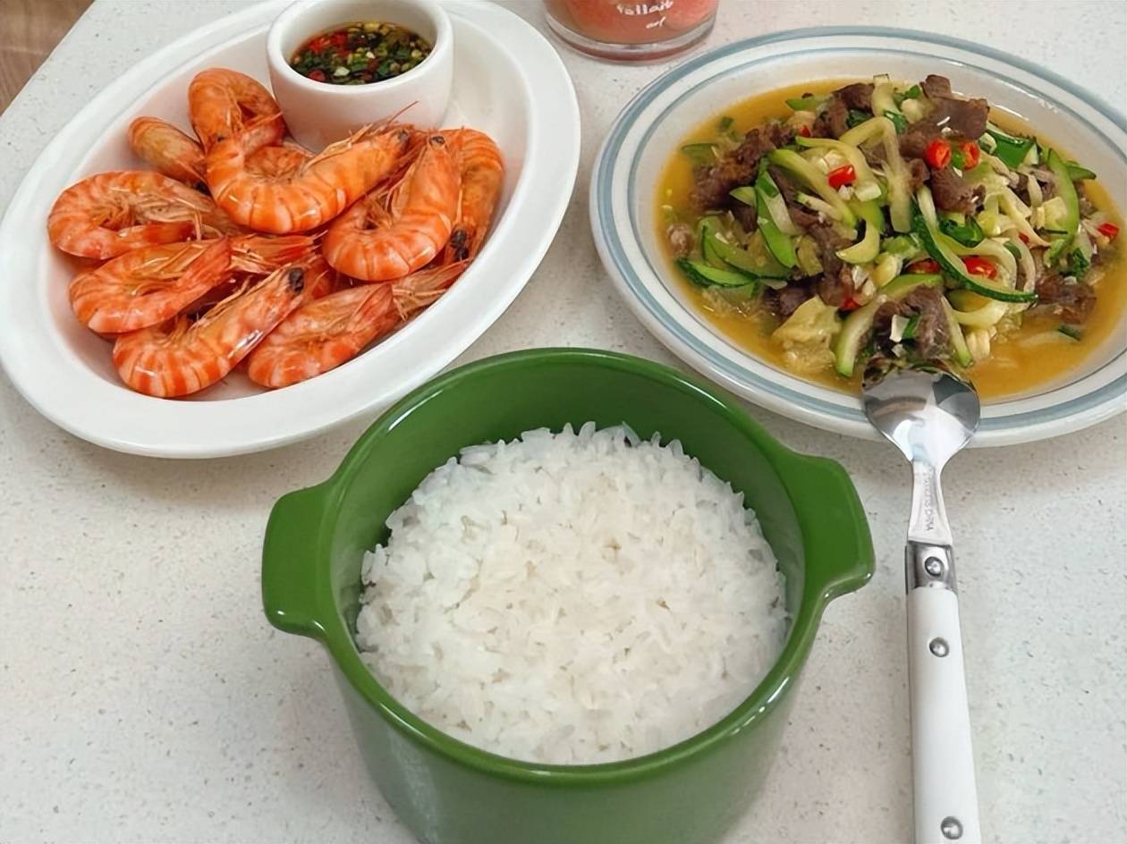 原创            深圳36岁未婚女子晒一人晚餐，走红网络，网友：非常真实！-深圳单身女人多吗