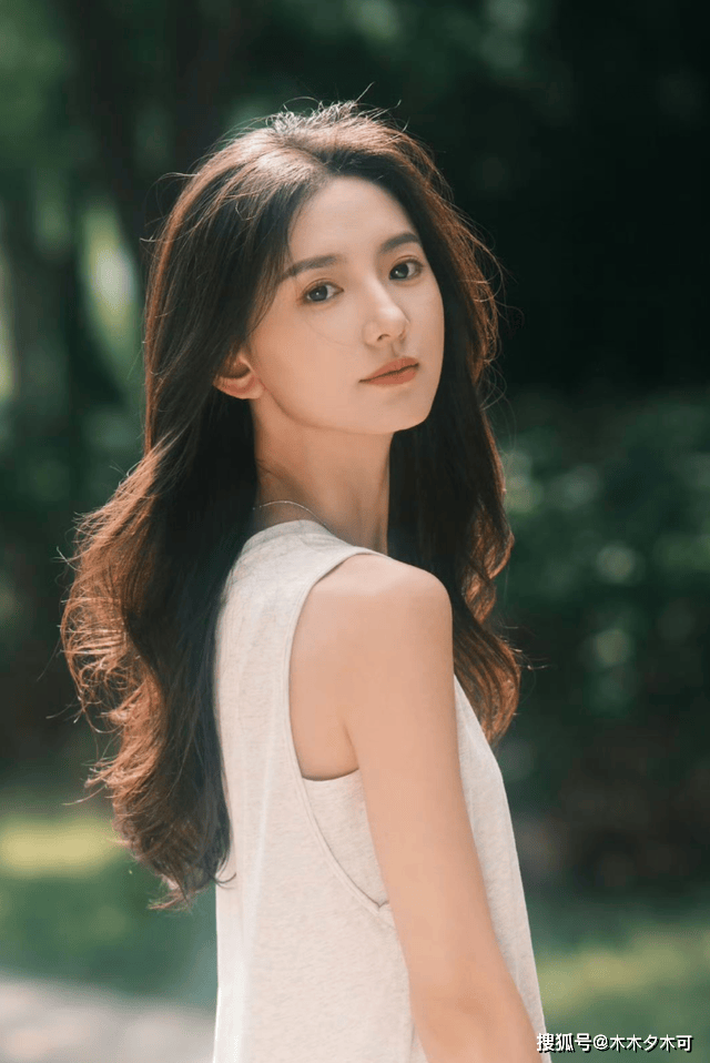 于正吹牛不打草稿!新签女艺人撞脸多位女星,还被爆知三当三