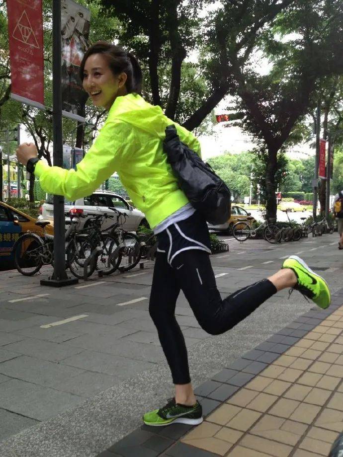 42岁张钧甯跑步17年,身材如少女:是自律更是热爱!