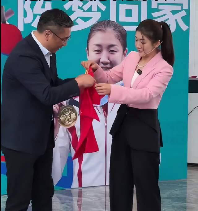 陈梦回到家乡青岛，晒美照送出奥运夺冠球衣-陈梦是青岛的吗