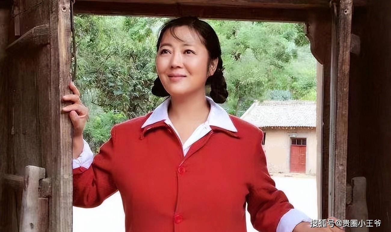 王茜华 年轻时倾国倾城，老了认不出来，这4位发福的女明星花期太短了_李湘_王茜华_时候