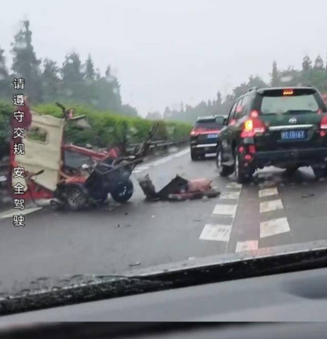 广州绕城高速车祸图片