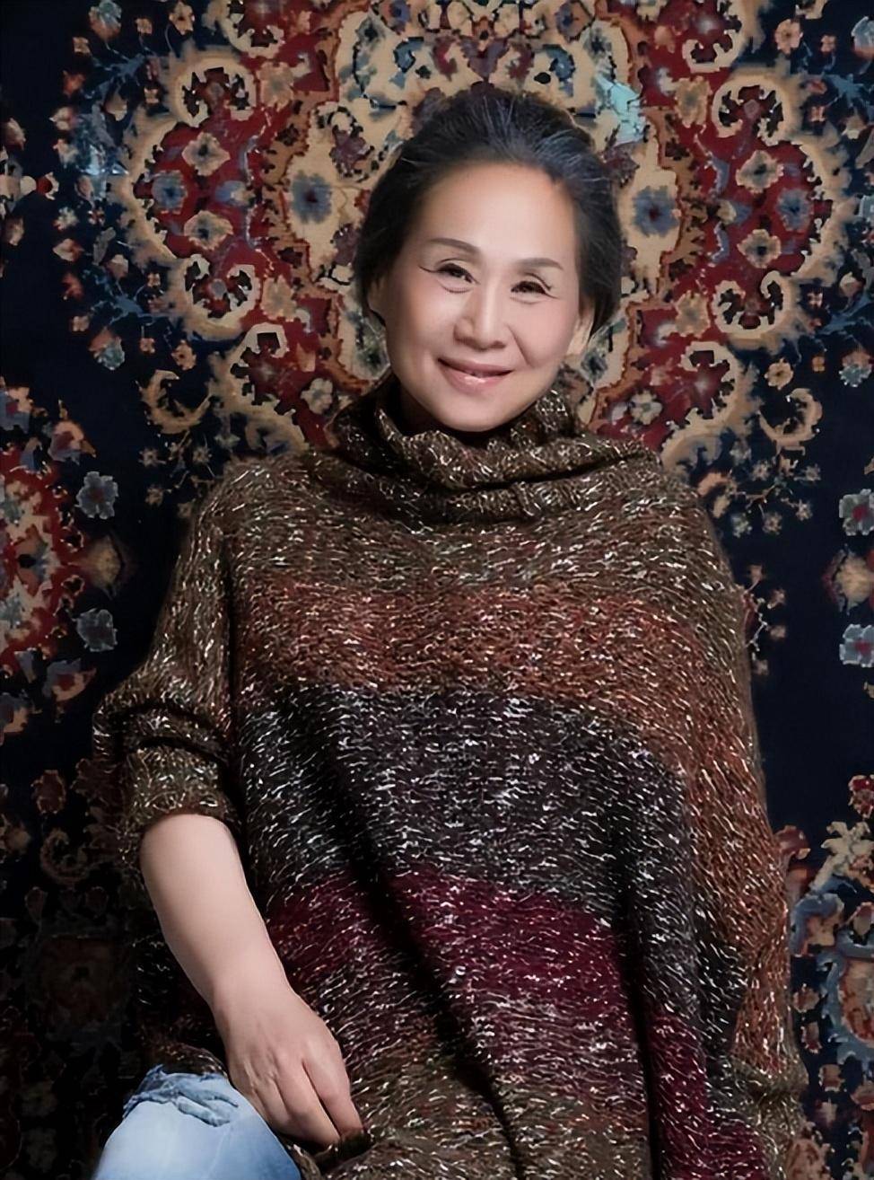 她是"百亿老太"苇青:60岁北漂,73岁拥有百亿票房,她的故事很励志