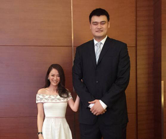 姚明2米26身高影响力太强?水中身材似灭霸 奥尼尔在身旁显娇小