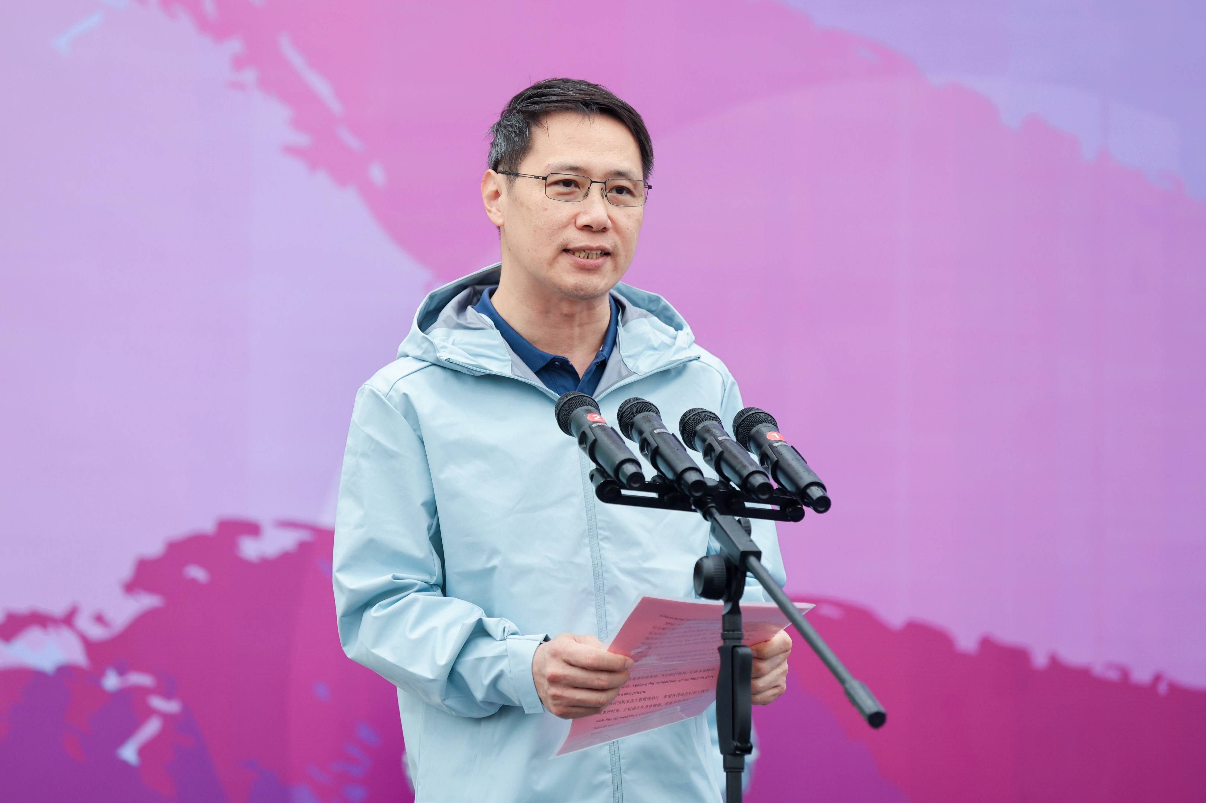 国家体育总局社体中心副主任李海钢,省体育局副局长毛根洪出席