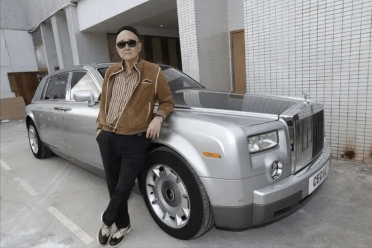 "铁肾"富豪!睡过上万女人不结婚,85岁依旧黄金单身,肾还好吗