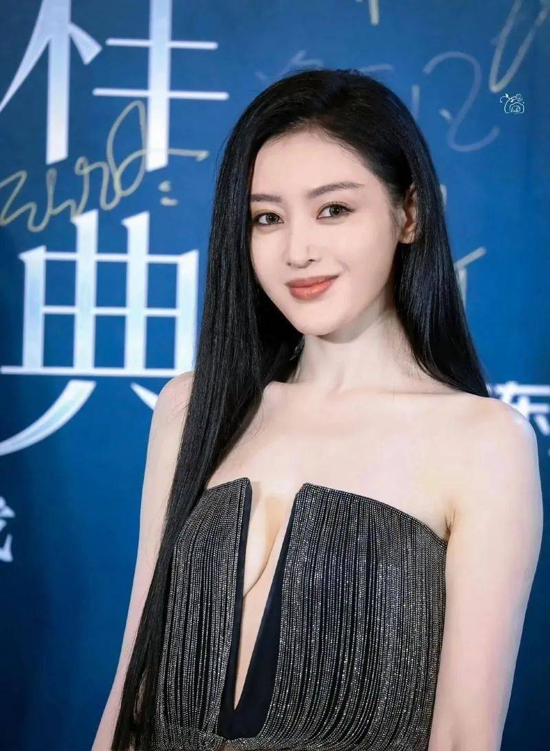 张天爱这为了流量真的啥都不要了么?这和没穿有啥区别?太透了吧