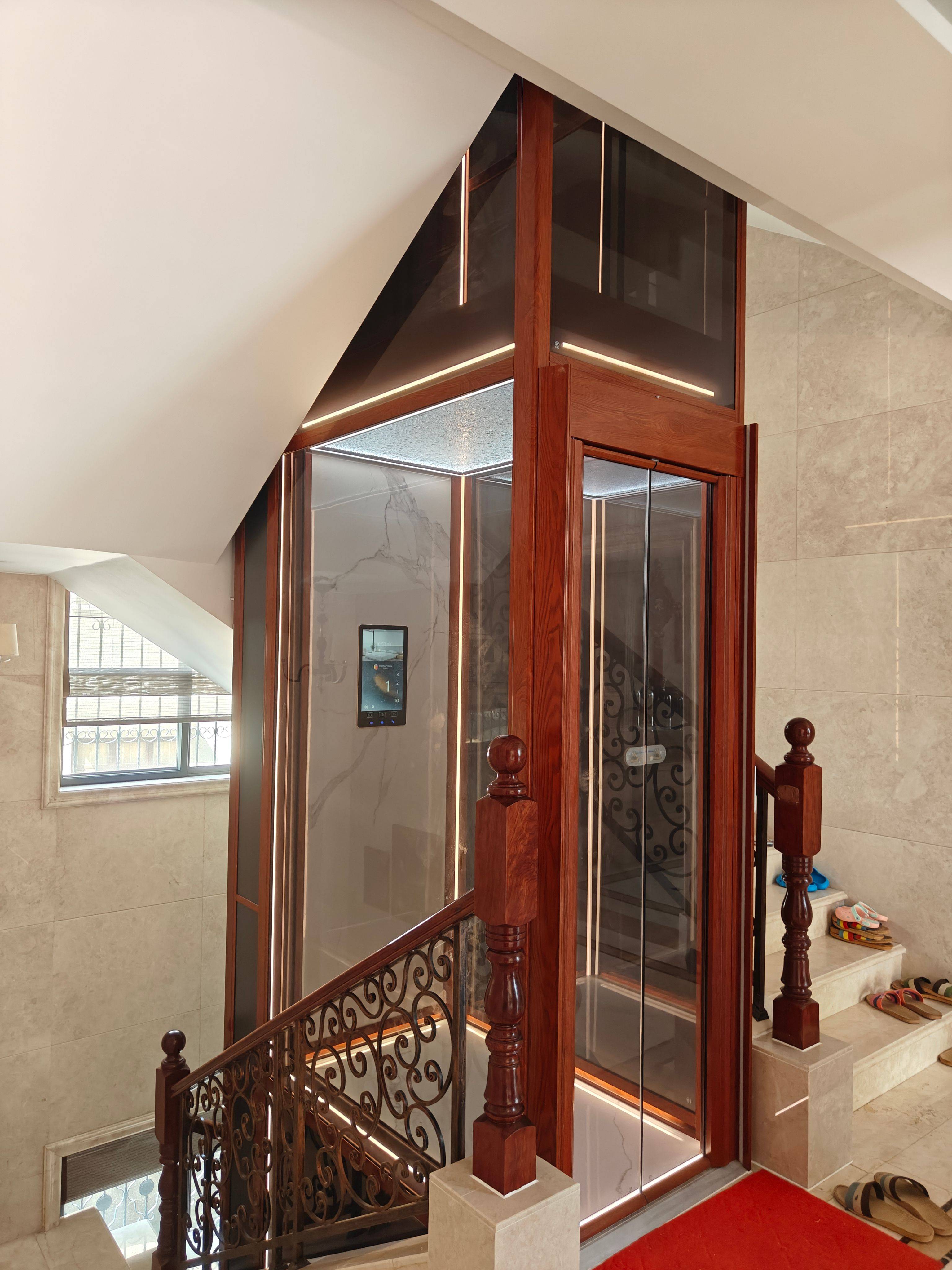 别墅生活新升级!科锐曼电梯×全新木纹配色,让家美出新高度