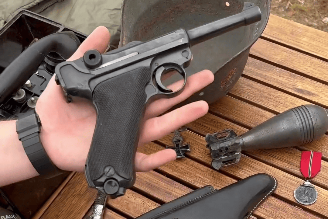 德制鲁格p08半自动 具有标志性肘节联动闭锁系统 设计独特且机械