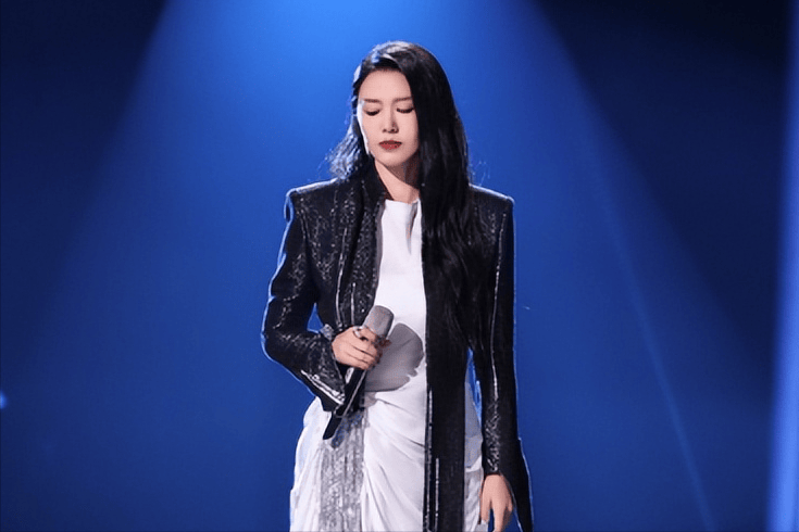 原来是他娶了谭维维!被誉为"不老男神",曾在海拔5600米上求婚