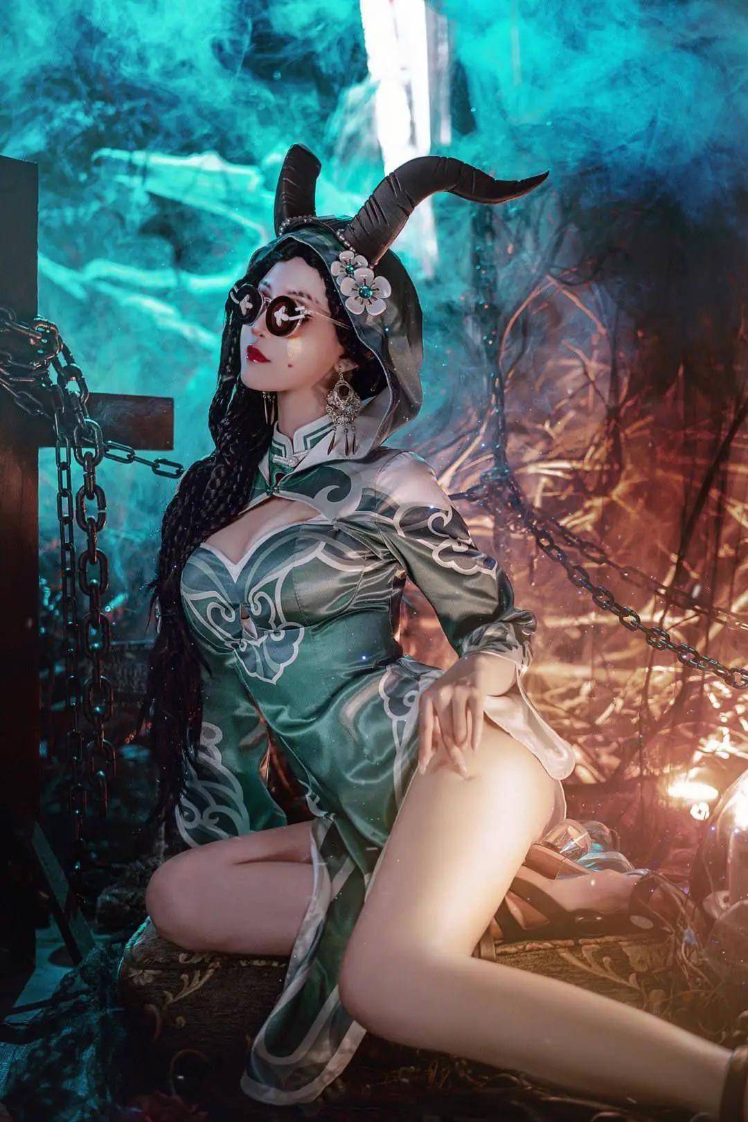 第五人格祭司cosplay ,性感与神秘并存!