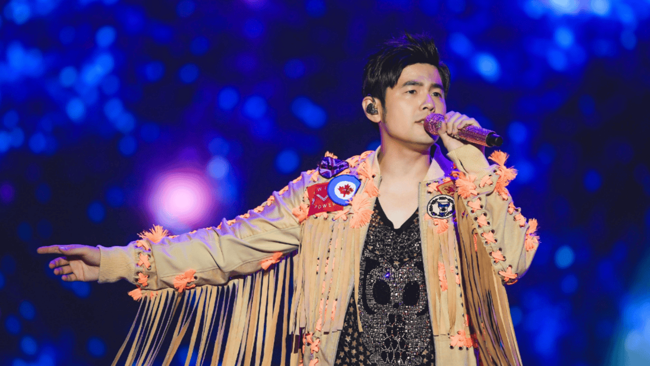 周杰伦演唱会多意外,女粉丝场外紧急产子,此前还有粉丝差点流产