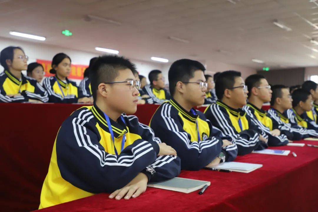 衡水市第十四中学召开高一年级综合素质评价暨阶段性总结表彰大会!
