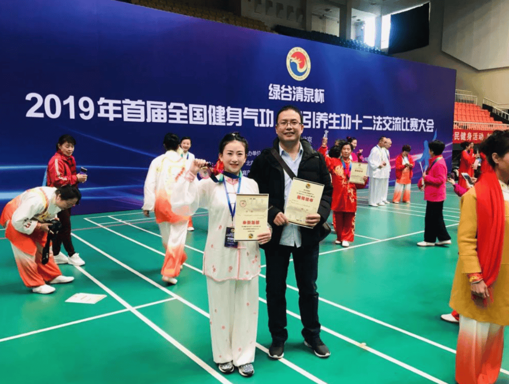 甘肃美女习武30年登上央视,震惊老外:原来中国人真的会功夫!_张含亮_武术_父亲