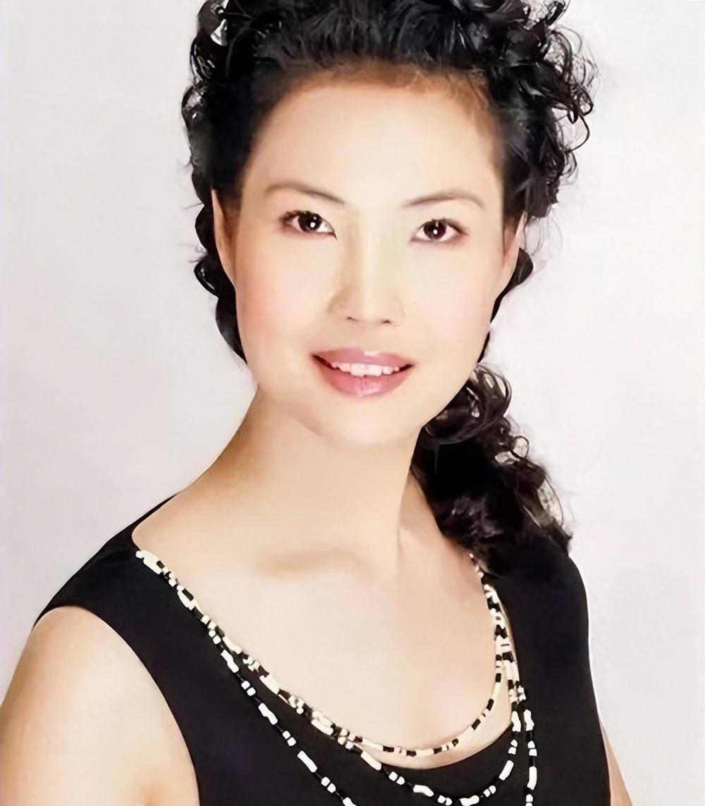 85岁李双江和57岁梦鸽已经定居在海南了 老夫少妻很恩爱