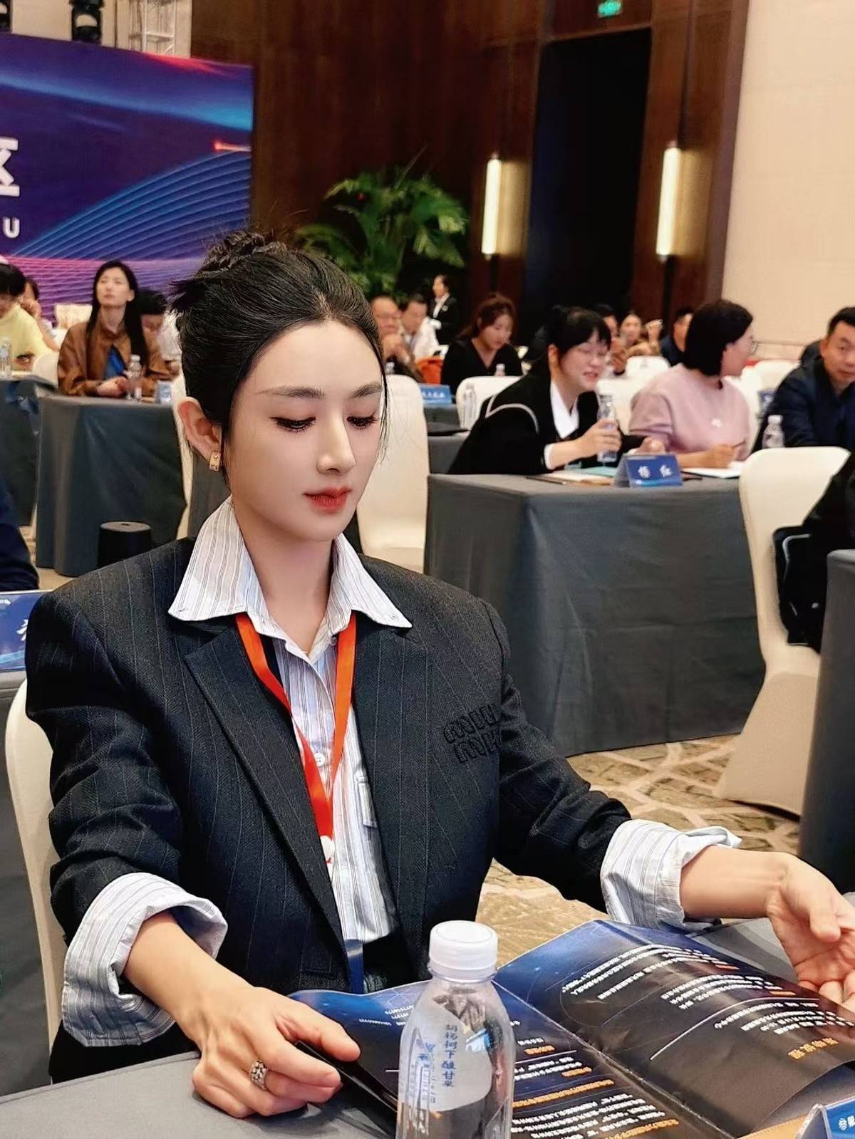 李佳琦薇娅一晚或收入6到8亿，李佳琦和薇娅年收入