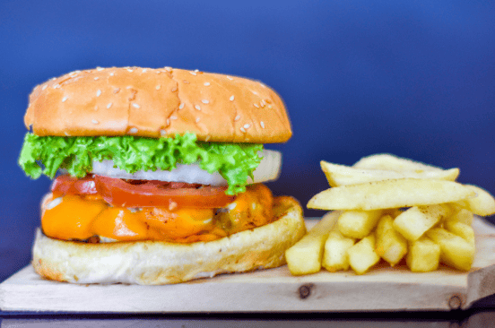 塔斯汀汉堡吃出生肉：称正调查 门店赔偿100