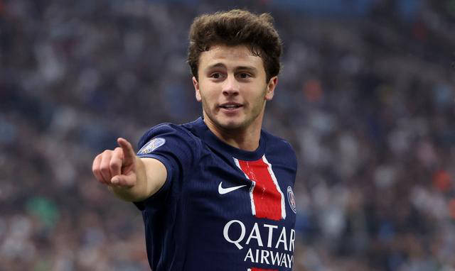 巴黎圣日耳曼3-0轻取马赛,巴萨旧将27岁发光,20岁葡萄牙新星破门