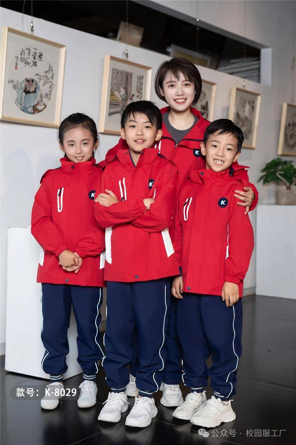 冬季冲锋衣校服：孩子们的温暖守护者