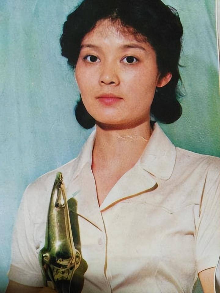 演员潘虹:离婚36年依旧单身,无儿无女,如今她还好吗?