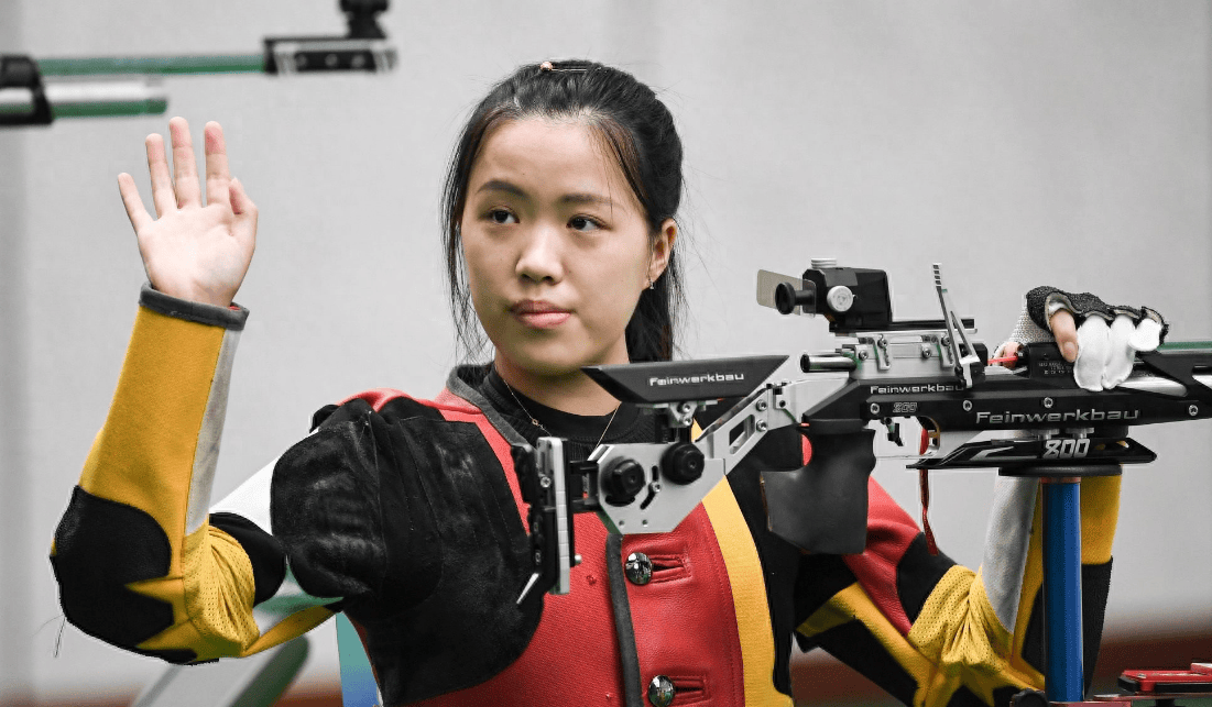 原创杨倩11岁练射击21岁获得冠军如今二次发育逆袭成女神