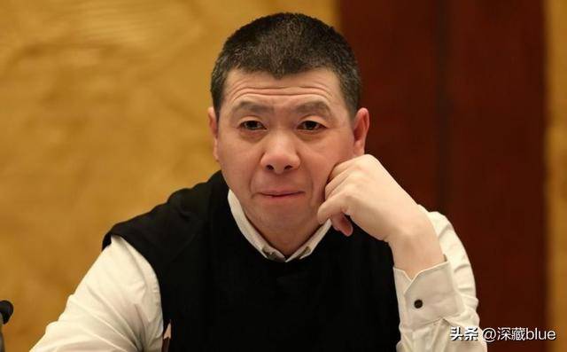 冯小刚宣布与妻子离婚,财产平分因爱上他人,网友热议不断!