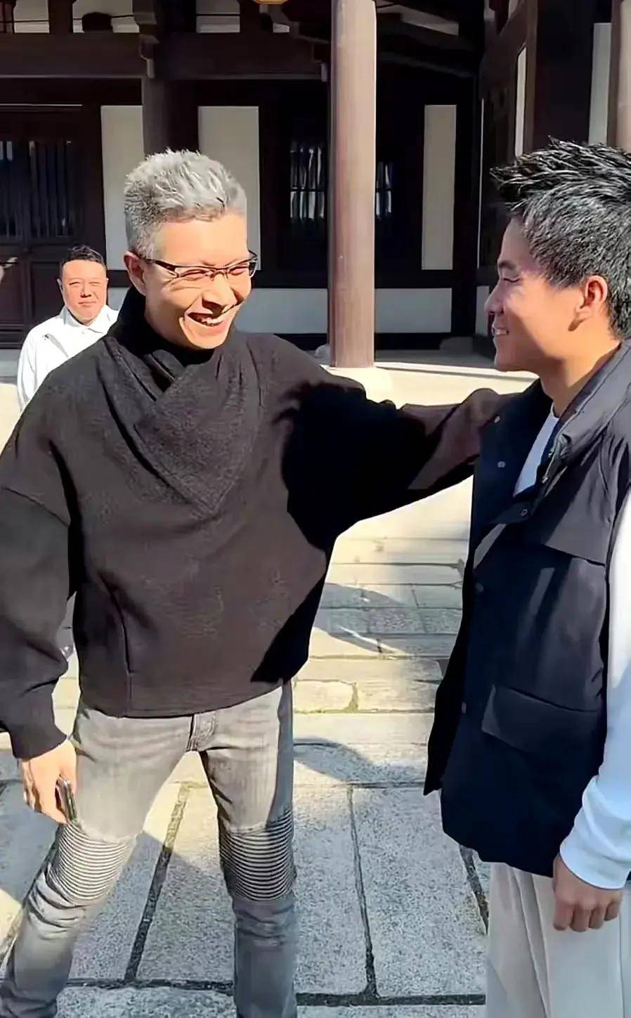 董宇辉官宣江苏行将和央视朱广权 月亮姐姐等合作 直播地点被爆出