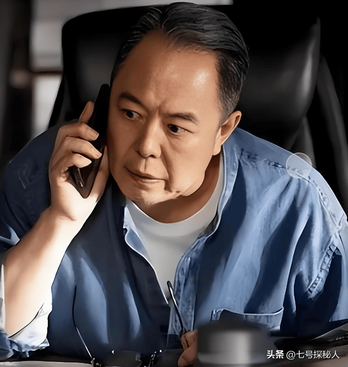 善恶终有报!66岁双腿包扎瘫在轮椅的张铁林,已活成一个"笑话"