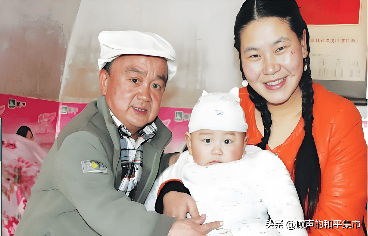 身高1米28的特型演员陈三木,竟娶过四个老婆,各个都是高挑美人