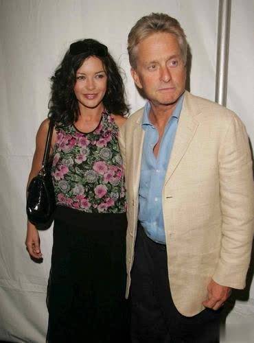 泽塔琼斯:守了花心老公24年,儿子遗传她的高颜值