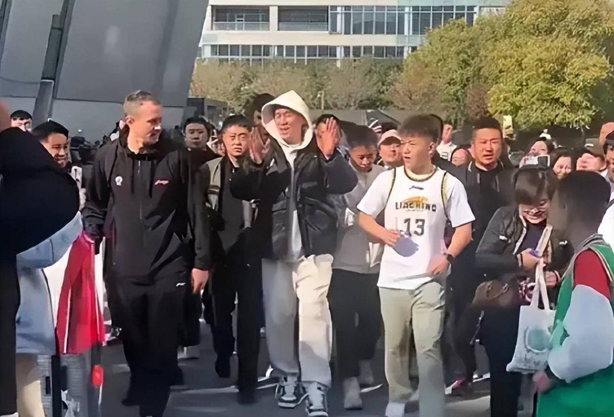CCTV直播！辽宁拒绝爆冷，郭艾伦领戒指+战旧主，杨鸣调整首发