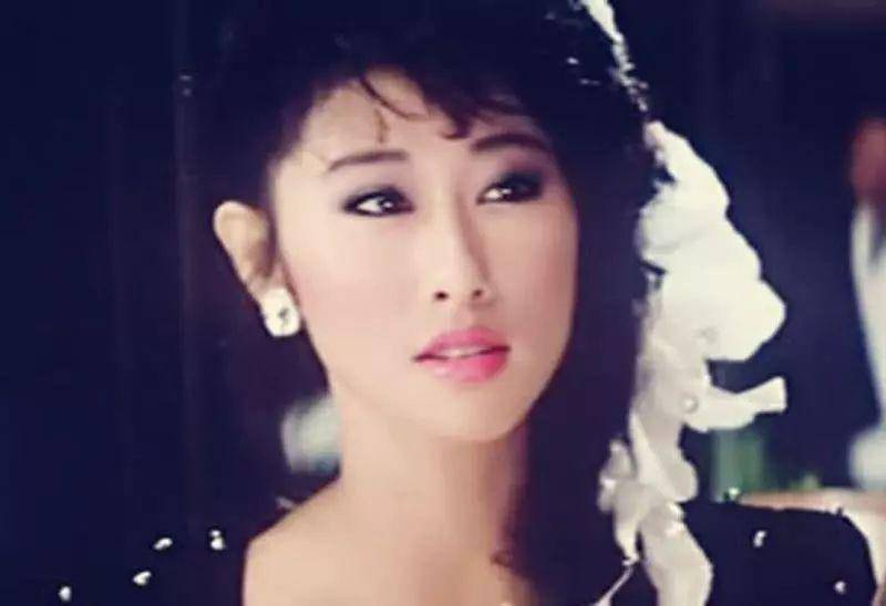 叶倩文:我在舞厅唱歌,周润发从我面前走过,他就是个正派人物