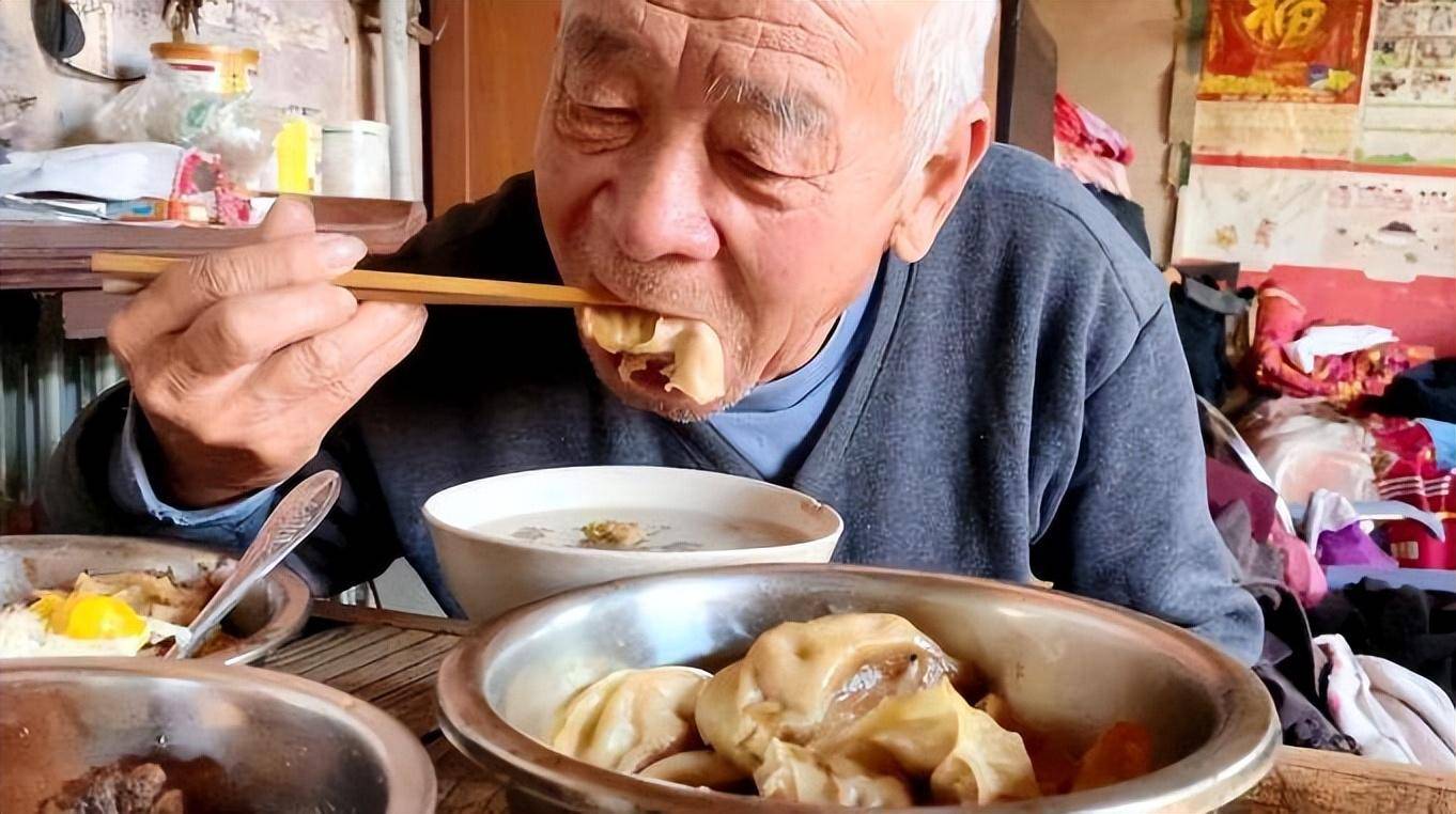 医生忠告:做好这3点,一样可以健康长寿_老伯_心脏_倒挂