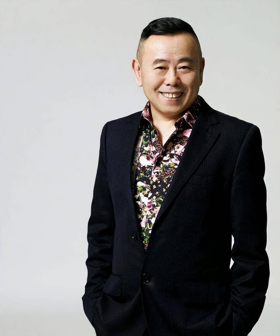 曾在女厕所生活8年,爆红时"嫌弃"妻子,潘长江不为人知的秘密