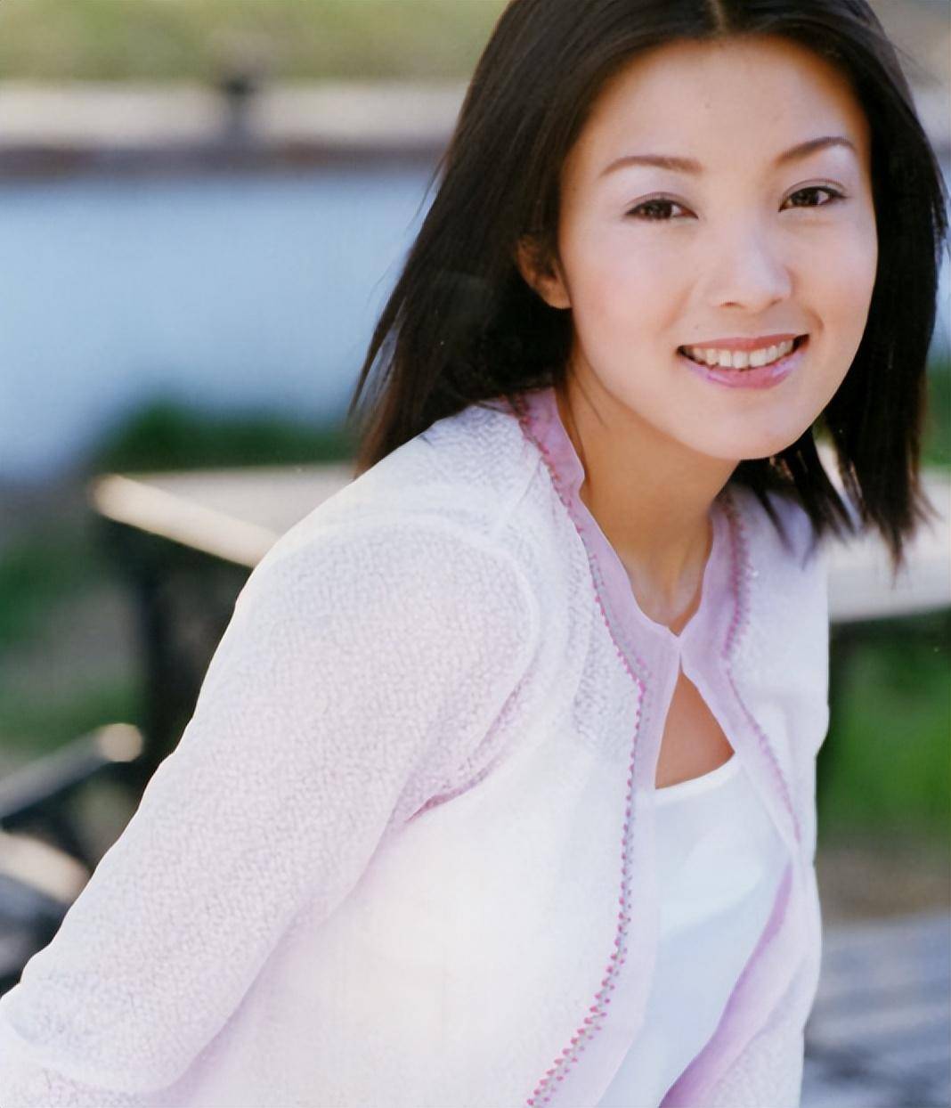 能够看到女儿成家,是母亲一生的心愿,谢雨欣为了不留遗憾,18岁就走进