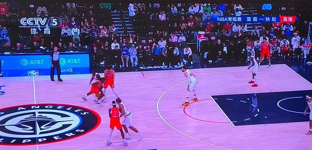 哈登高效砍下30分12助攻引领快船战胜勇士冲击西部前四