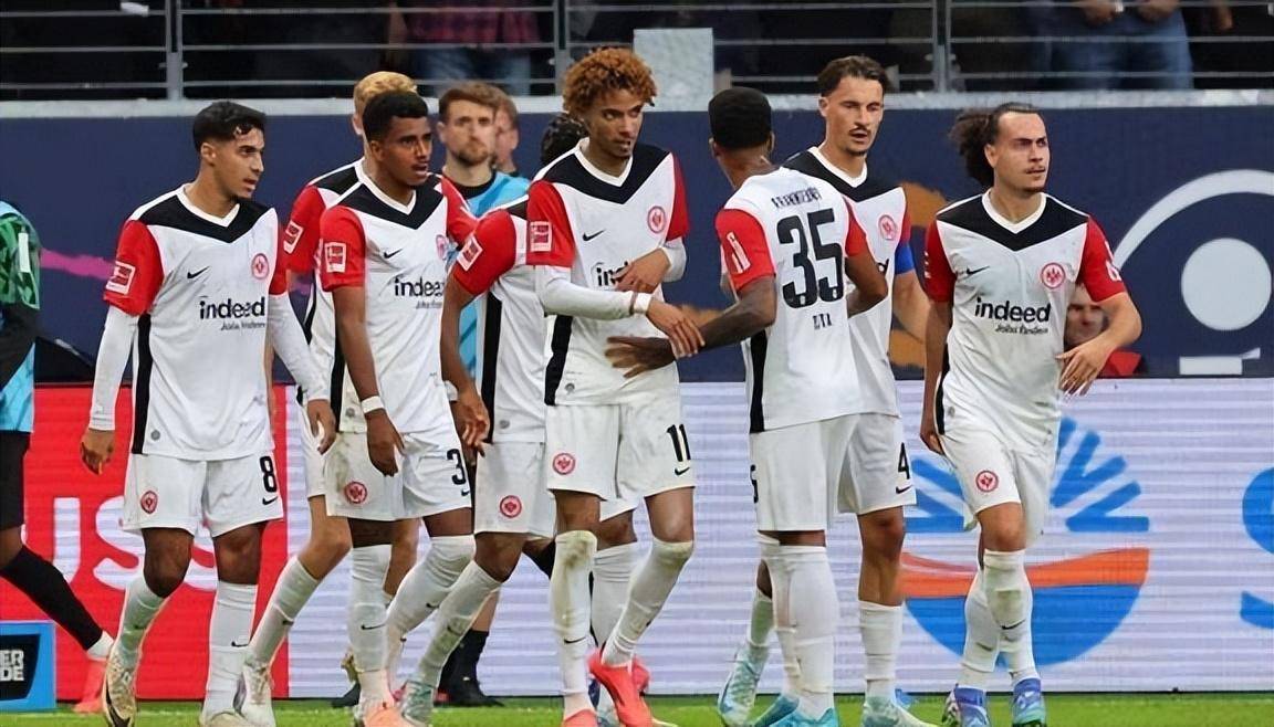 德甲积分榜凯恩双响拜仁30领跑,法兰克福72第3,升班马10首胜