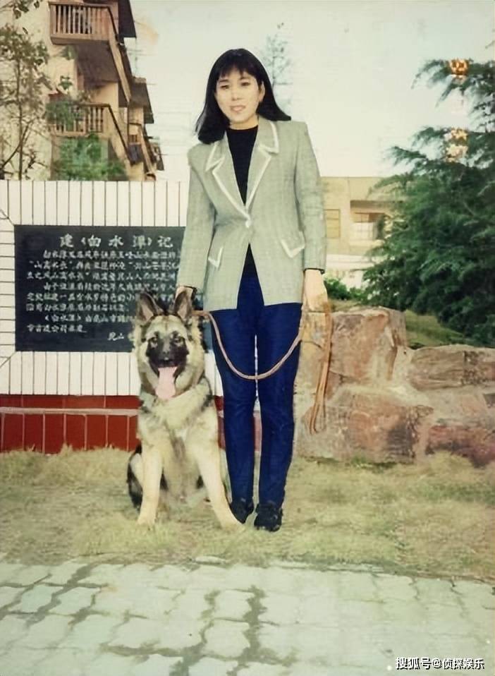 张馨予的妈妈比张馨予还要漂亮