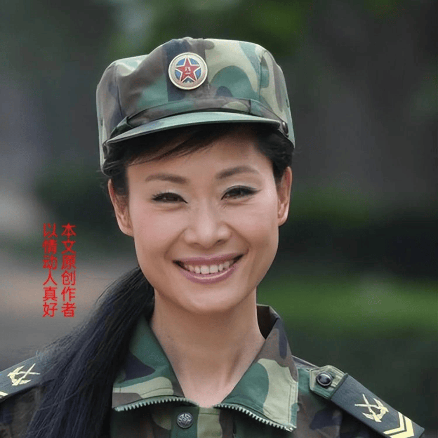 军旅歌手于文华:为什么捧红朱之文后,想起已故的118岁老爸就落泪!